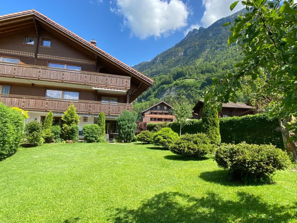 An Apartment In A Modern Swiss Chalet Iseltwald Exteriér fotografie